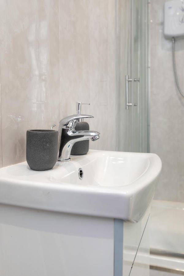 Stockton Town Centre Studio Apartments Free Parking And Wi-Fi Ngoại thất bức ảnh